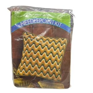 Vintage 1972 Pauline‎ Denham Green Gold Bargello Pillow 14 x 14 Kit